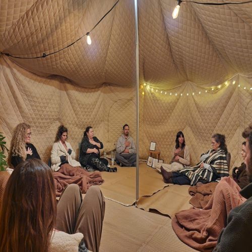 תמונה של פנים האוהל (6)